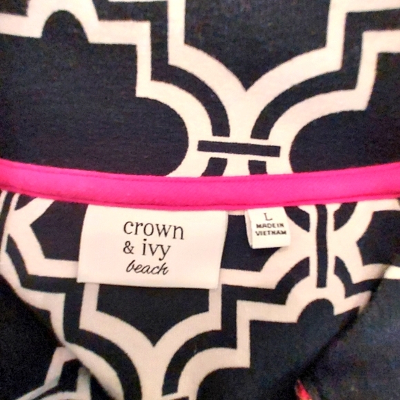 Crown & Ivy Beach Collection Navy & Cream Classic Tile Pattern Top. - Picture 7 of 11